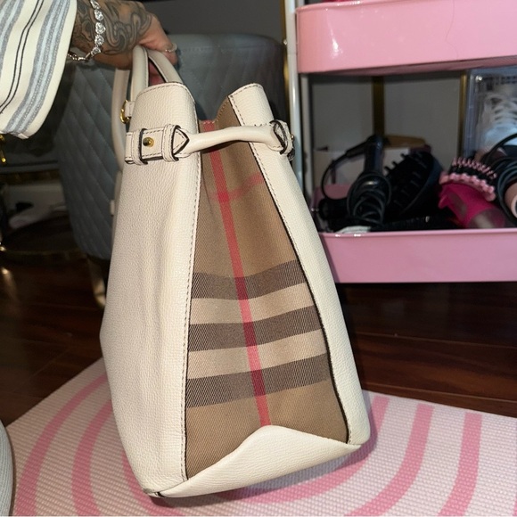 Burberry Beige Leather bag - Picture 16 of 16